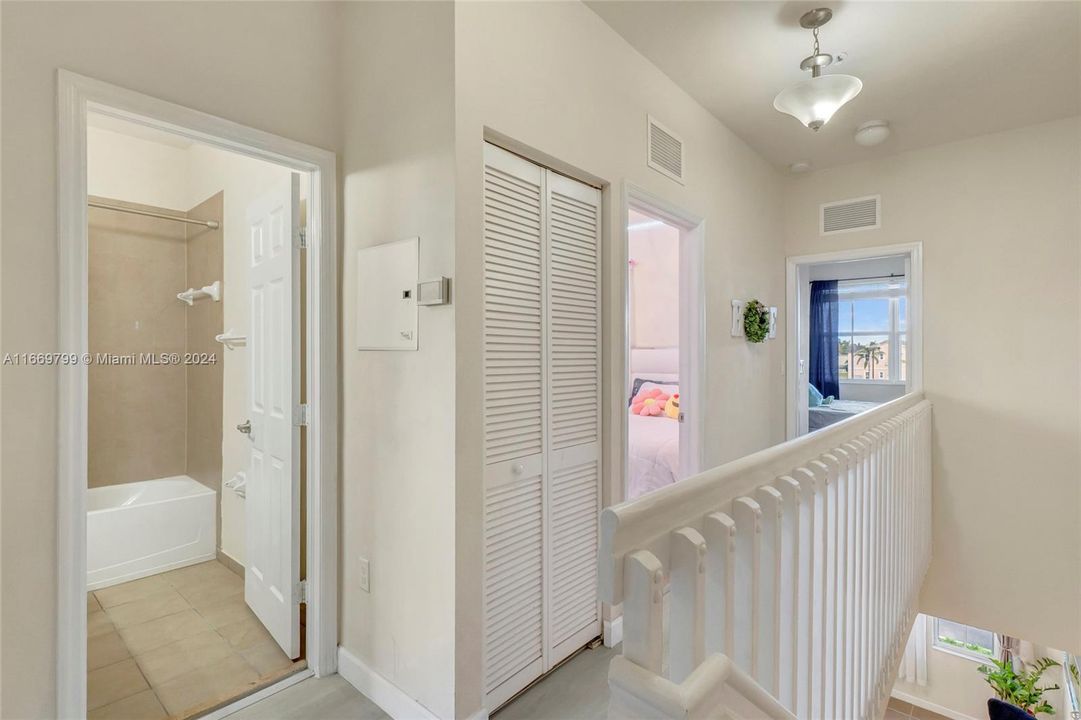 For Sale: $345,000 (3 beds, 2 baths, 1325 Square Feet)