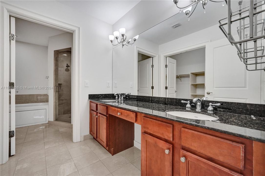 For Sale: $549,000 (2 beds, 2 baths, 1296 Square Feet)