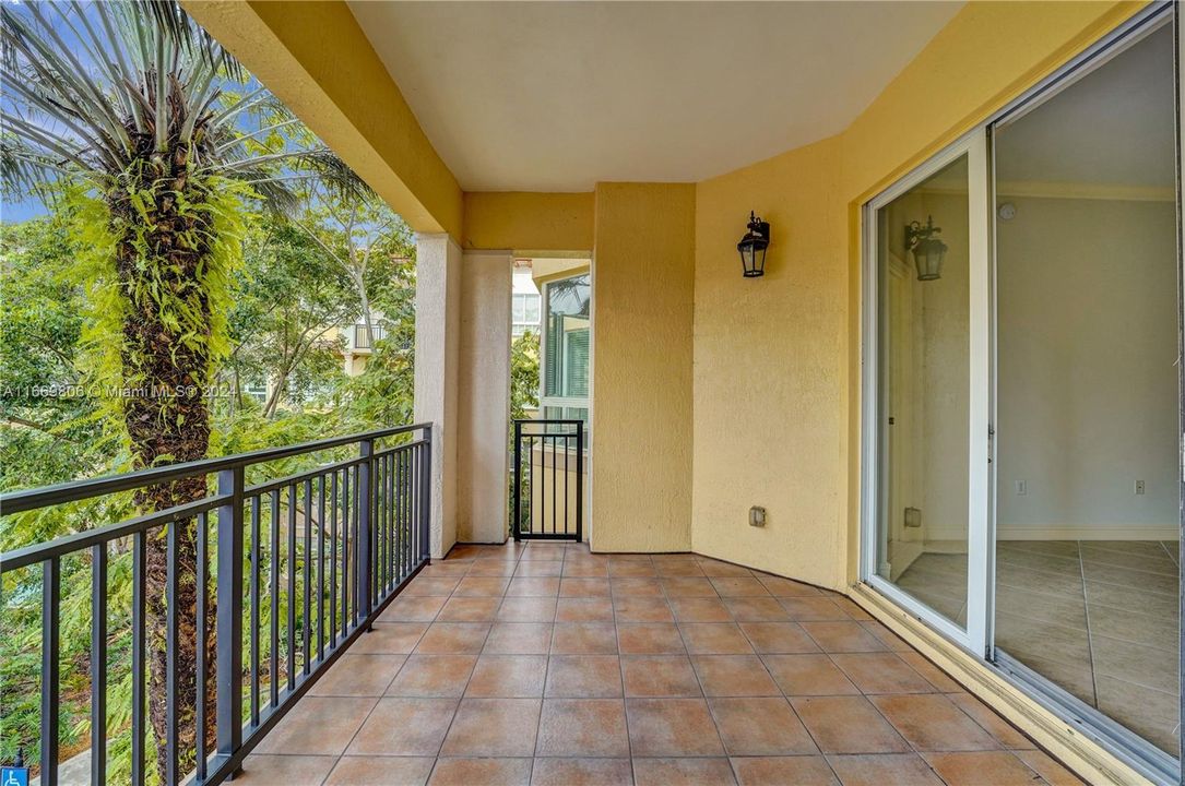 For Sale: $549,000 (2 beds, 2 baths, 1296 Square Feet)