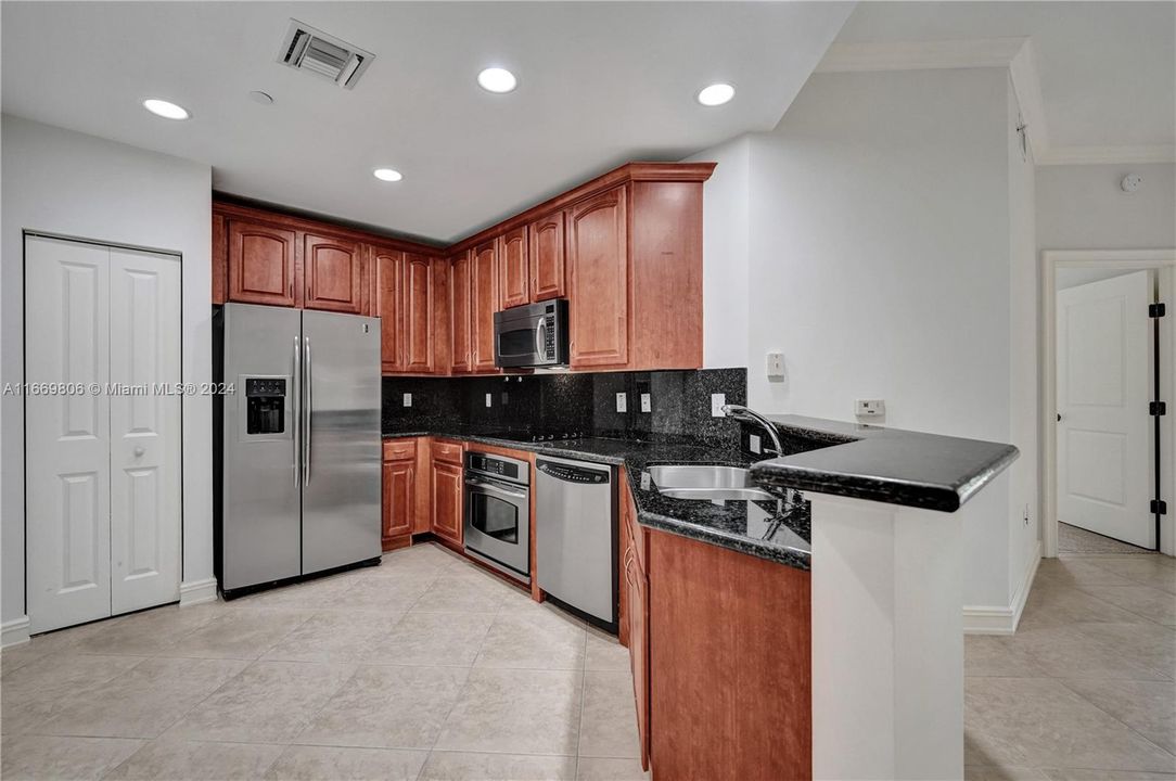 For Sale: $549,000 (2 beds, 2 baths, 1296 Square Feet)