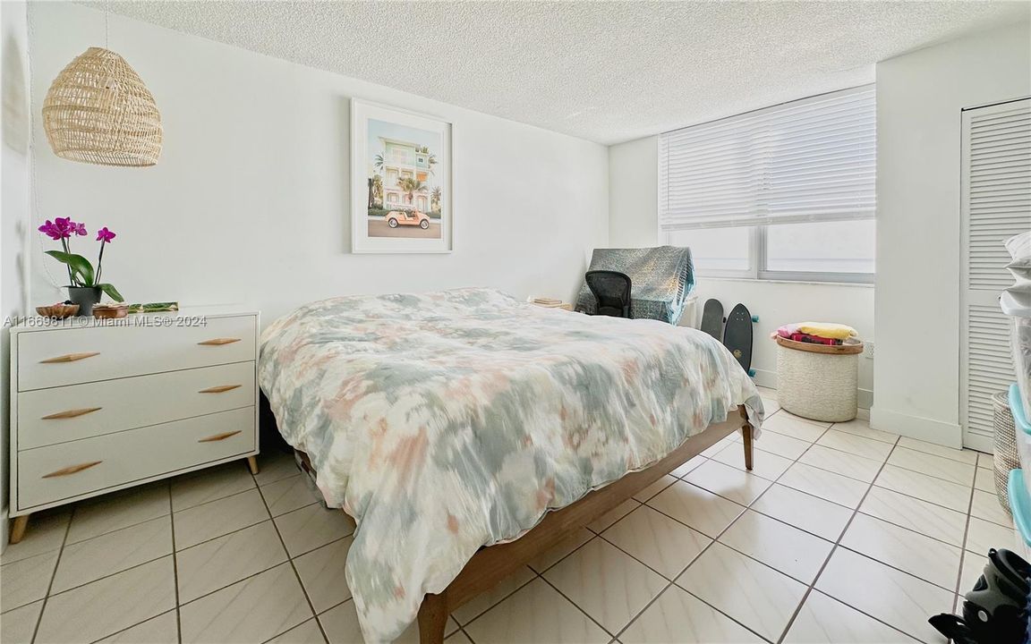 For Sale: $569,000 (1 beds, 2 baths, 824 Square Feet)