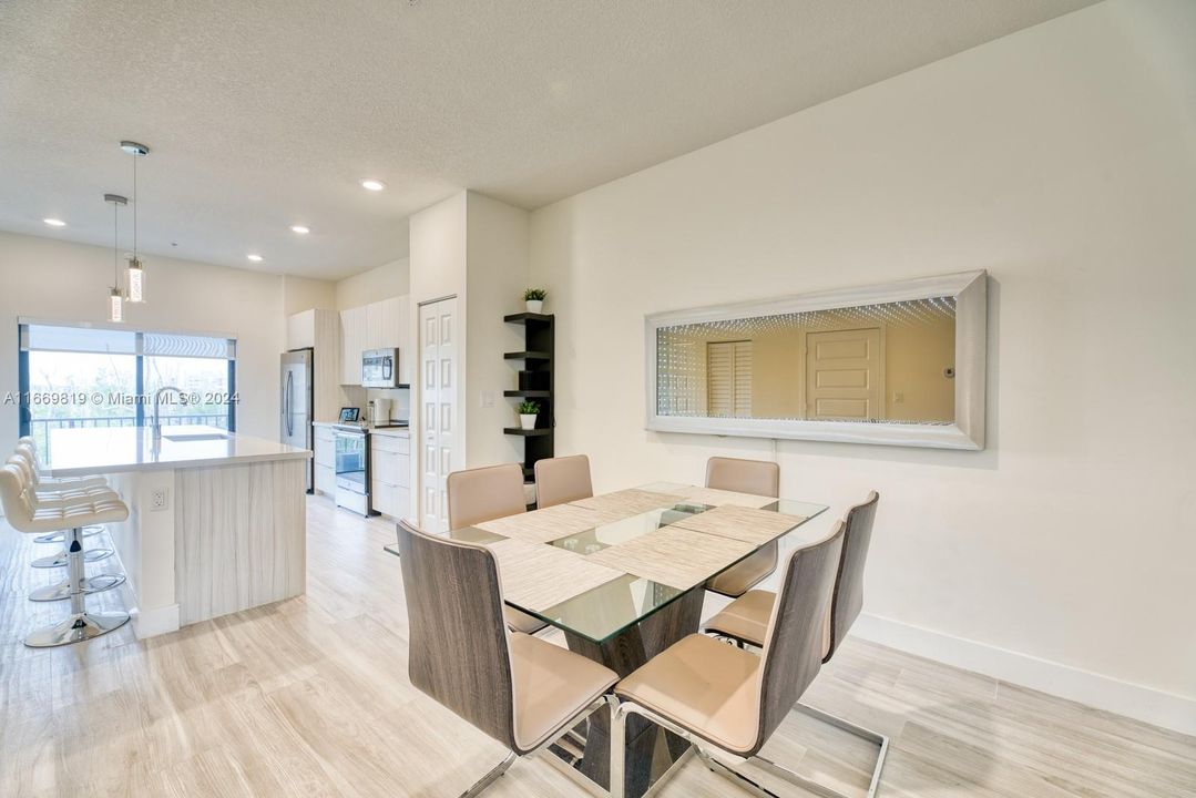 For Sale: $495,999 (2 beds, 2 baths, 1072 Square Feet)