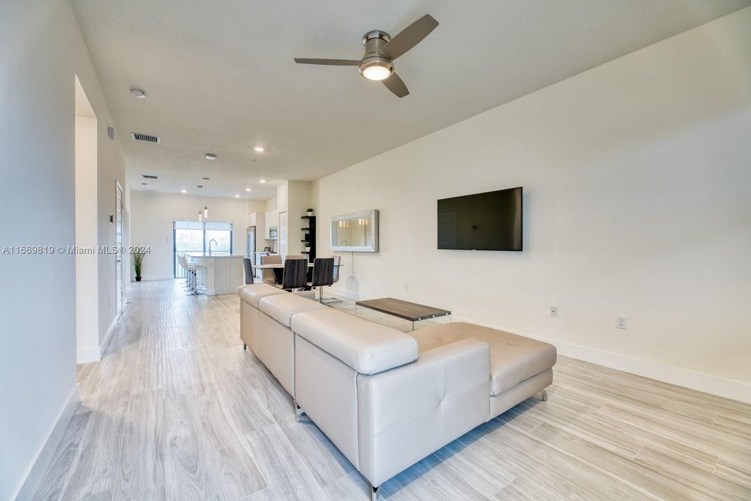 For Sale: $495,999 (2 beds, 2 baths, 1072 Square Feet)