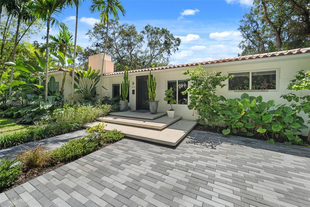 For Sale: $1,850,000 (3 beds, 2 baths, 1991 Square Feet)