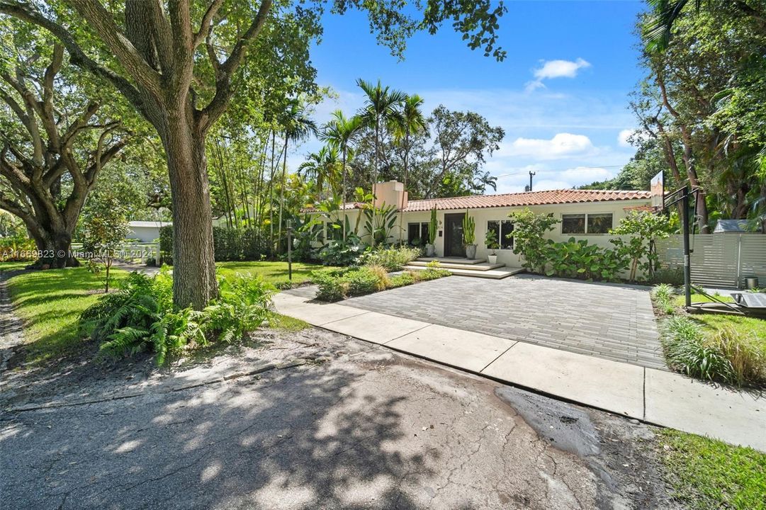 For Sale: $1,850,000 (3 beds, 2 baths, 1991 Square Feet)