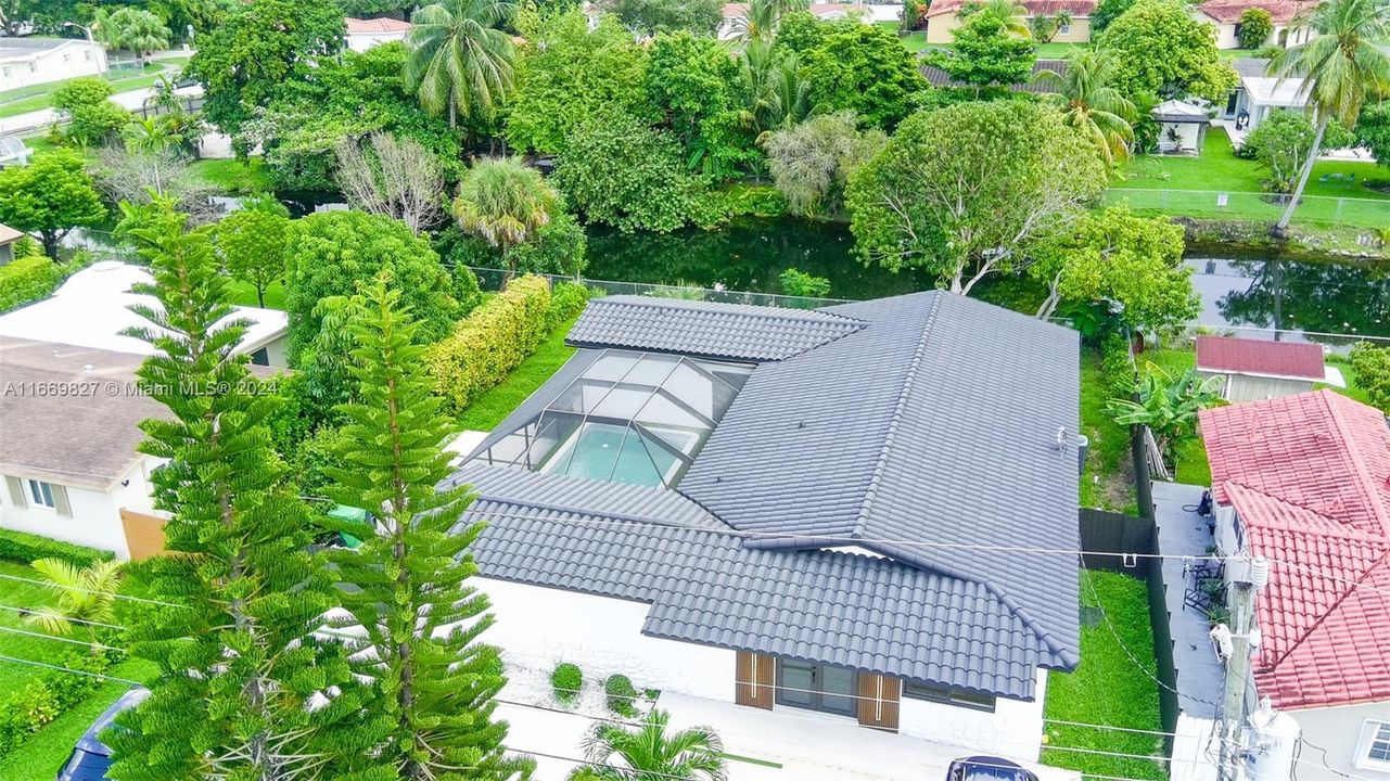 En Venta: $1,250,000 (5 camas, 3 baños, 2188 Pies cuadrados)