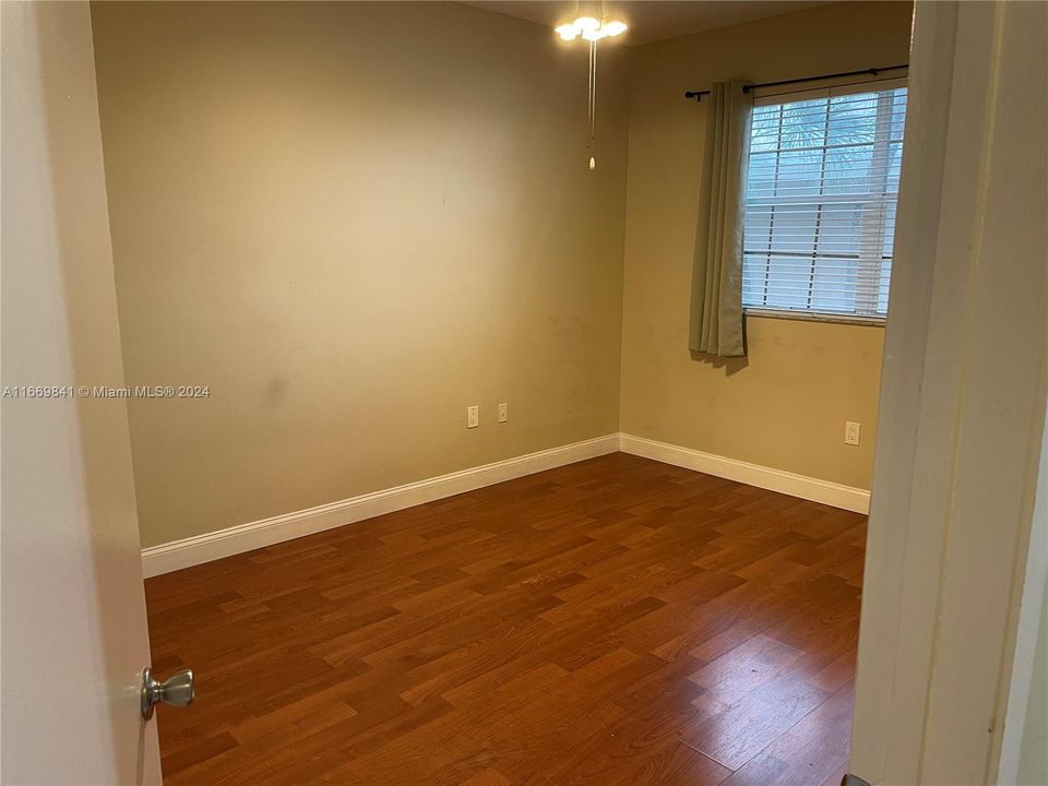 For Sale: $225,000 (1 beds, 1 baths, 628 Square Feet)