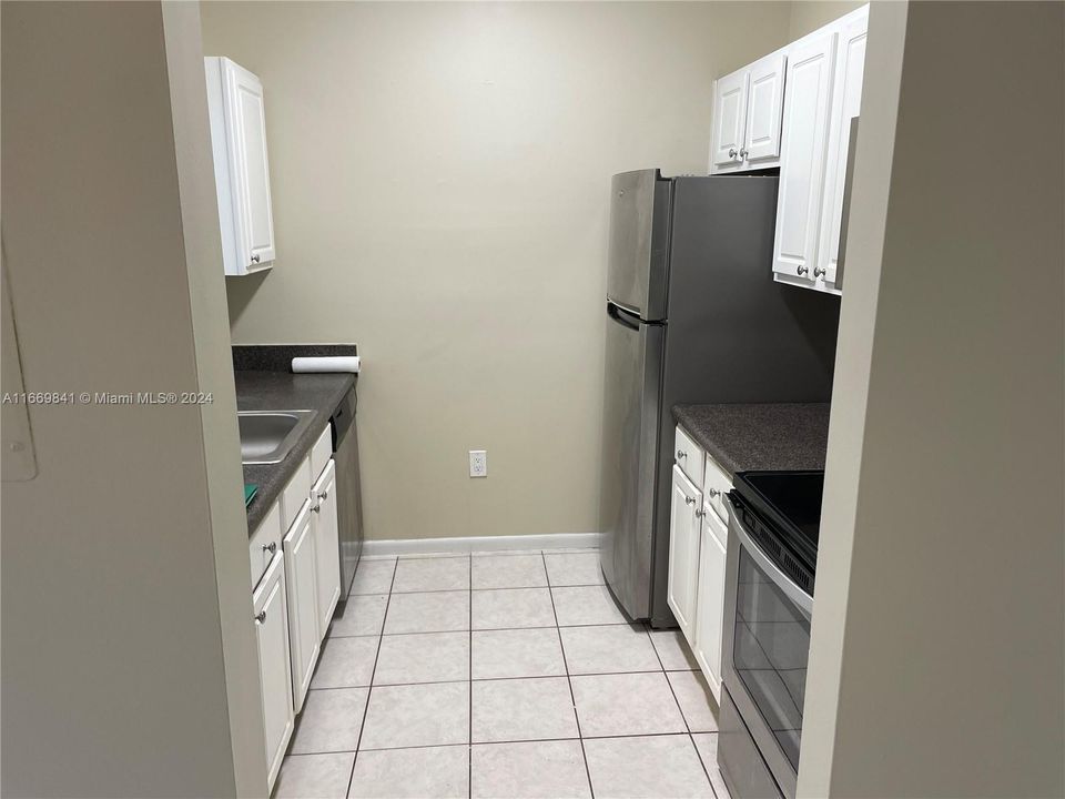 For Sale: $225,000 (1 beds, 1 baths, 628 Square Feet)