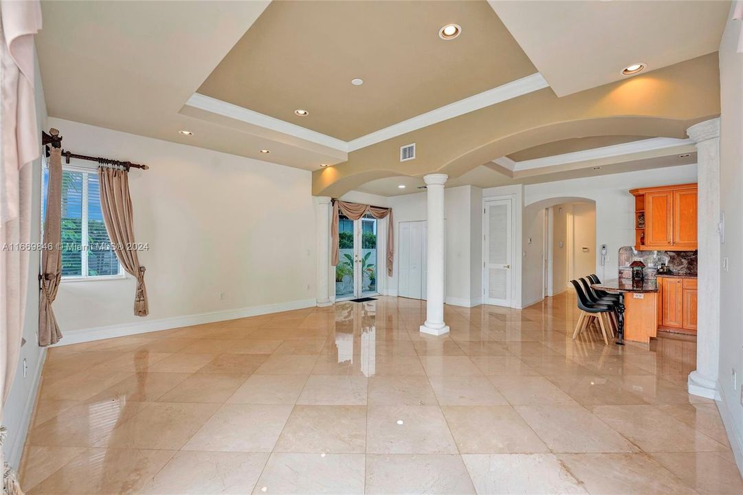 For Sale: $4,800,000 (5 beds, 6 baths, 5515 Square Feet)