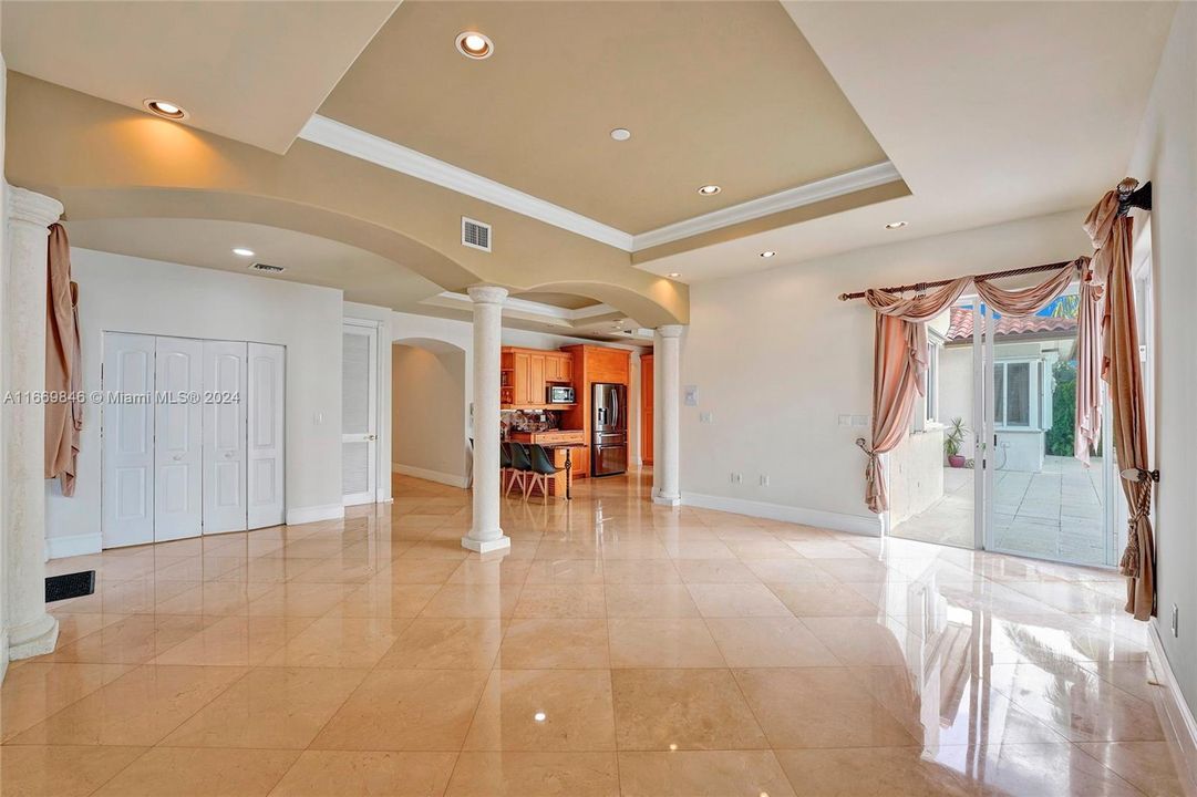 For Sale: $4,800,000 (5 beds, 6 baths, 5515 Square Feet)