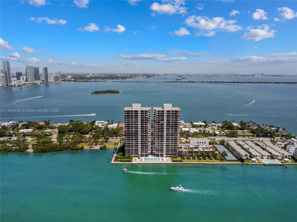 For Sale: $2,500,000 (3 beds, 2 baths, 2010 Square Feet)