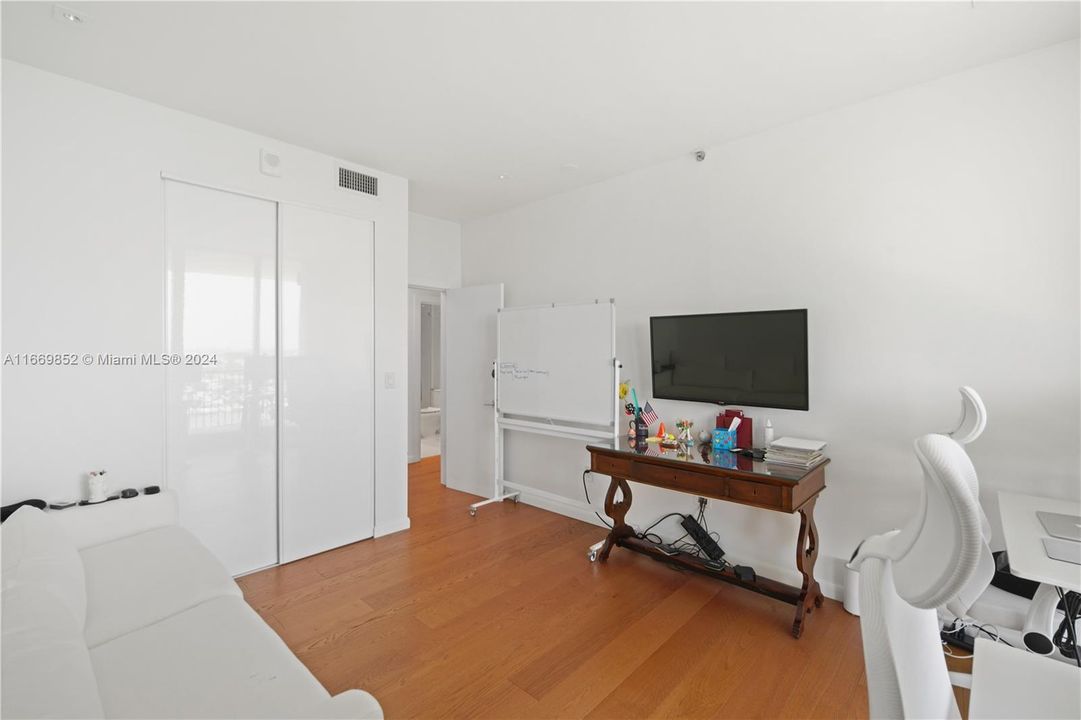 For Sale: $2,500,000 (3 beds, 2 baths, 2010 Square Feet)