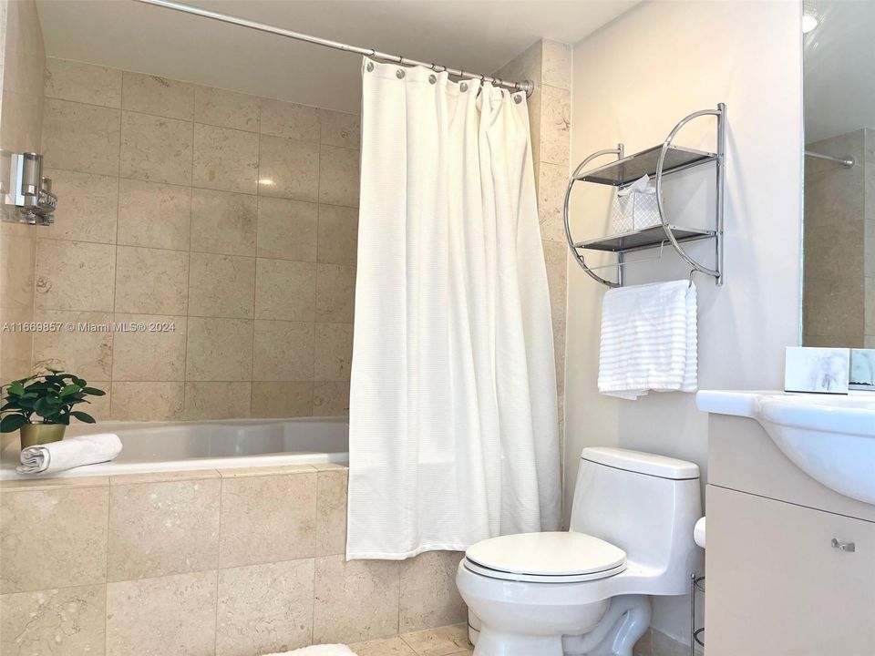 For Rent: $4,500 (1 beds, 1 baths, 871 Square Feet)