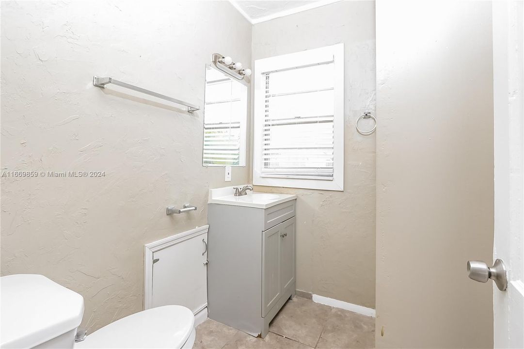 For Rent: $2,410 (3 beds, 1 baths, 1088 Square Feet)