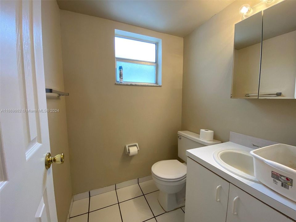 For Sale: $155,000 (1 beds, 1 baths, 800 Square Feet)