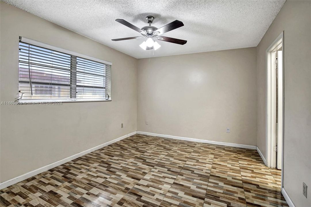 For Sale: $325,000 (2 beds, 2 baths, 1122 Square Feet)