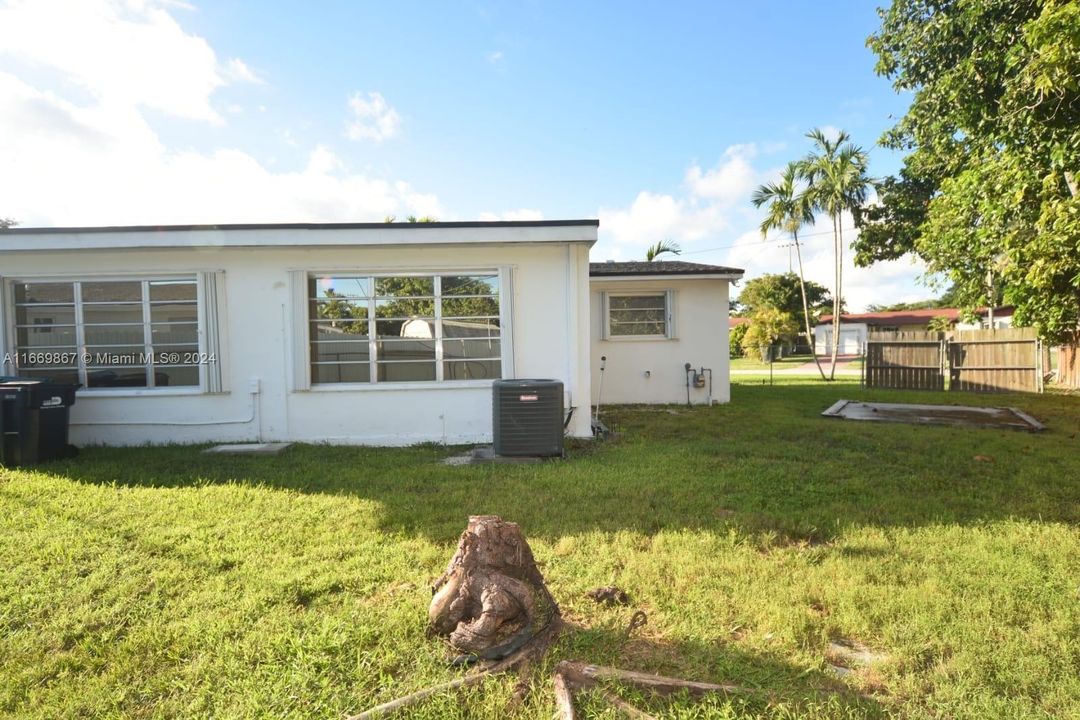 For Sale: $649,999 (4 beds, 2 baths, 1677 Square Feet)