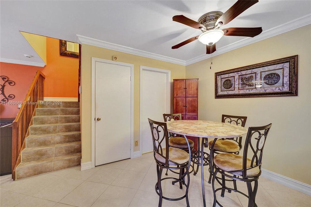 For Sale: $410,000 (2 beds, 2 baths, 1372 Square Feet)