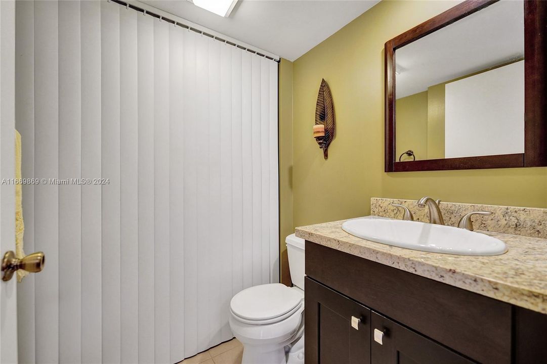 For Sale: $410,000 (2 beds, 2 baths, 1372 Square Feet)