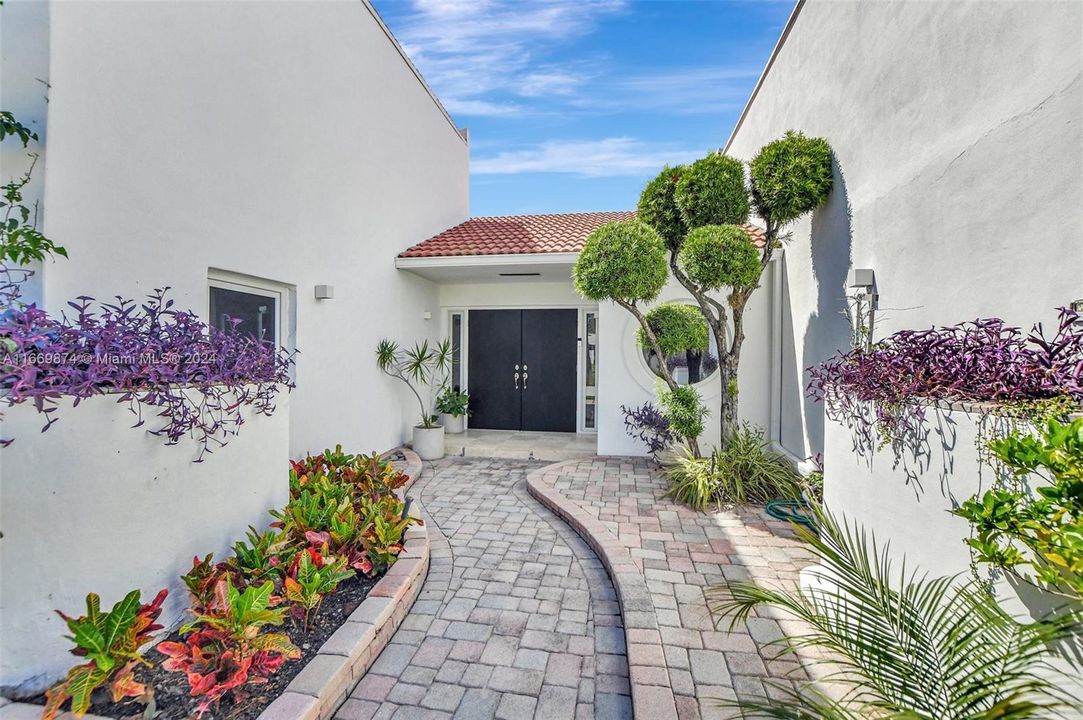 For Sale: $2,200,000 (4 beds, 3 baths, 3248 Square Feet)