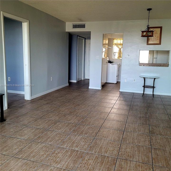 For Rent: $1,550 (1 beds, 1 baths, 763 Square Feet)