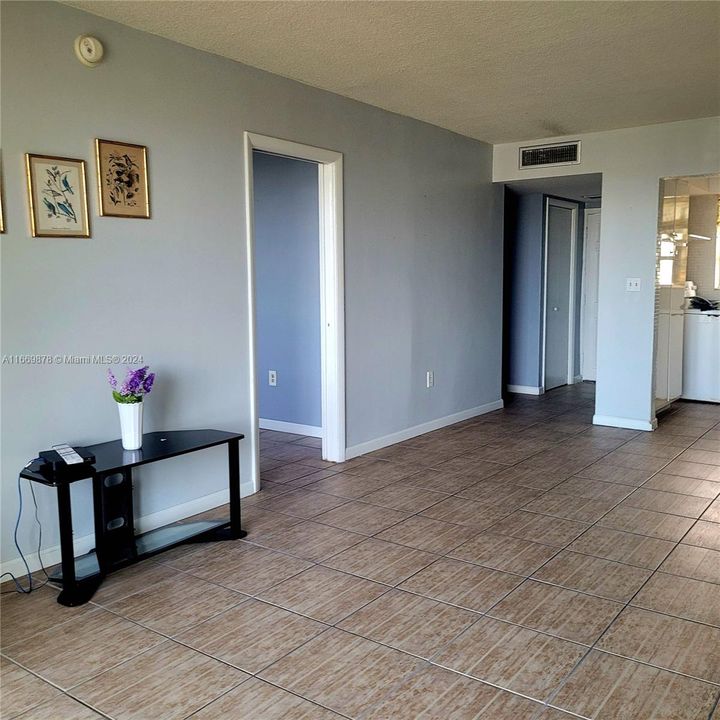 For Rent: $1,550 (1 beds, 1 baths, 763 Square Feet)