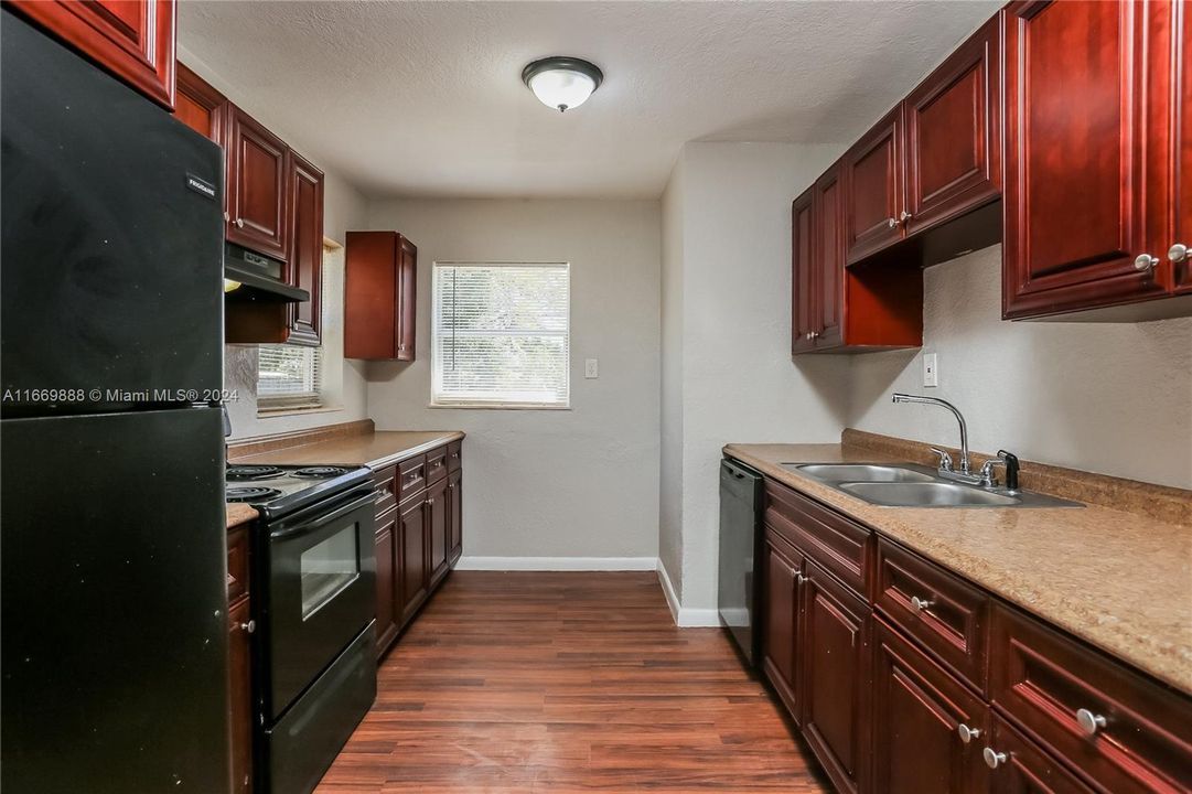 For Rent: $3,160 (3 beds, 2 baths, 1220 Square Feet)