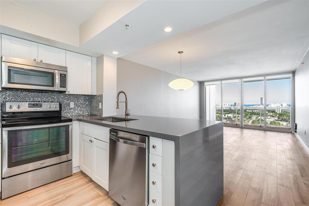 For Sale: $630,000 (1 beds, 1 baths, 820 Square Feet)