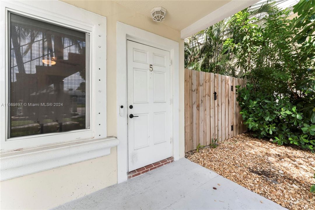 For Sale: $430,000 (2 beds, 1 baths, 1080 Square Feet)