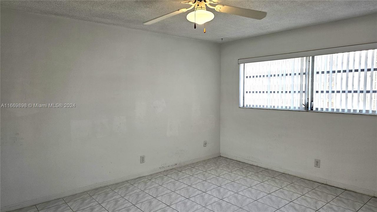 For Sale: $269,900 (2 beds, 2 baths, 1070 Square Feet)