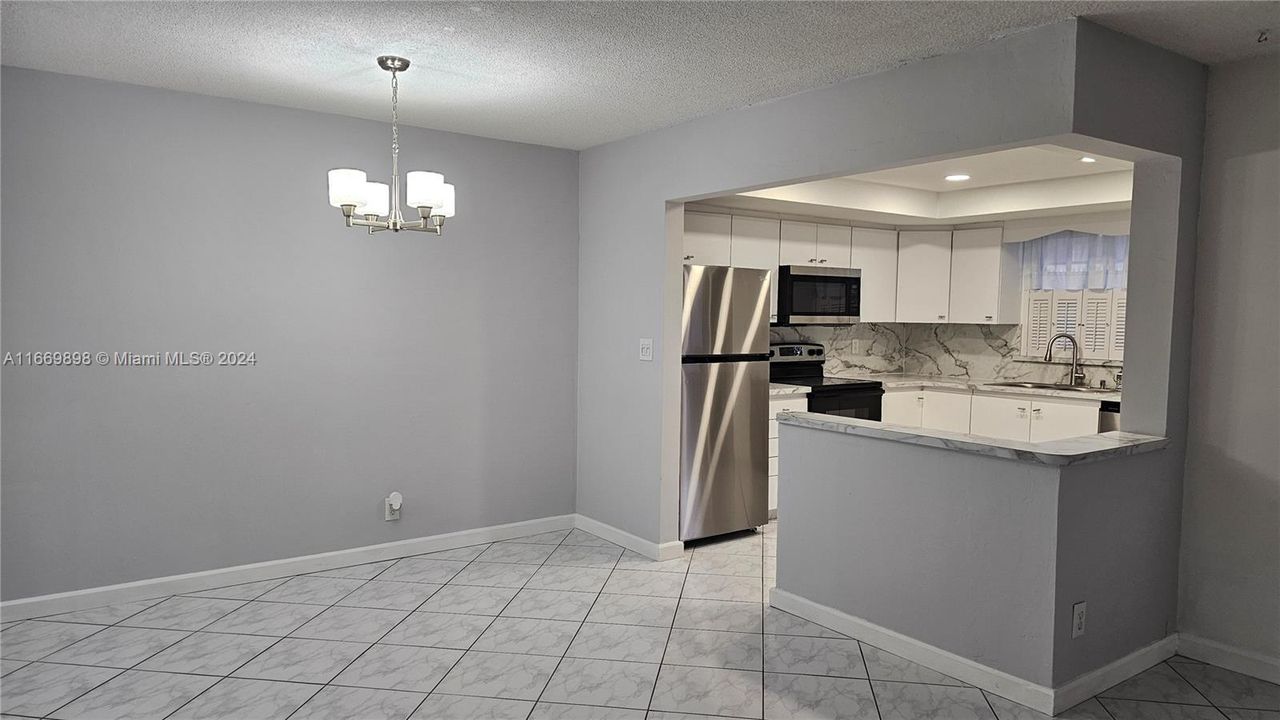 For Sale: $269,900 (2 beds, 2 baths, 1070 Square Feet)