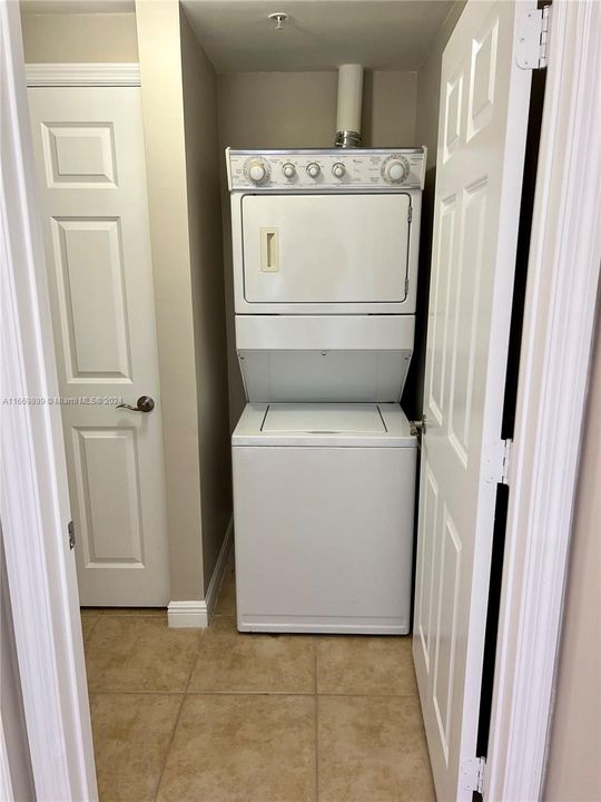 For Rent: $3,700 (2 beds, 2 baths, 1152 Square Feet)