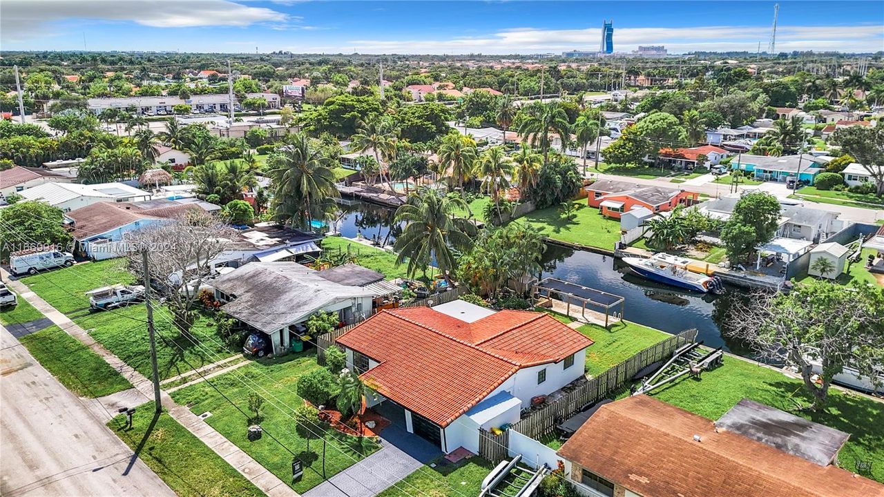 For Sale: $798,000 (3 beds, 2 baths, 1579 Square Feet)