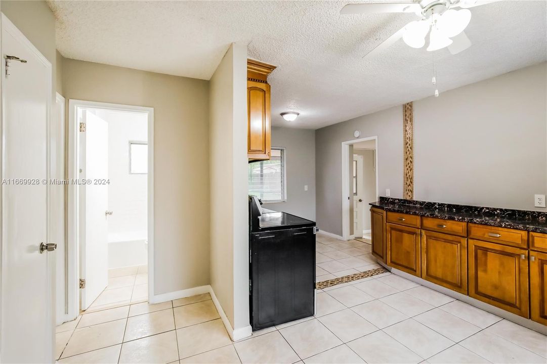 For Rent: $2,605 (2 beds, 1 baths, 748 Square Feet)