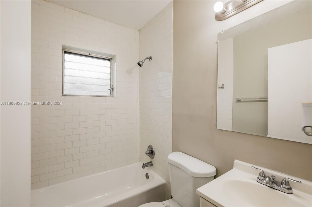 For Rent: $2,605 (2 beds, 1 baths, 748 Square Feet)