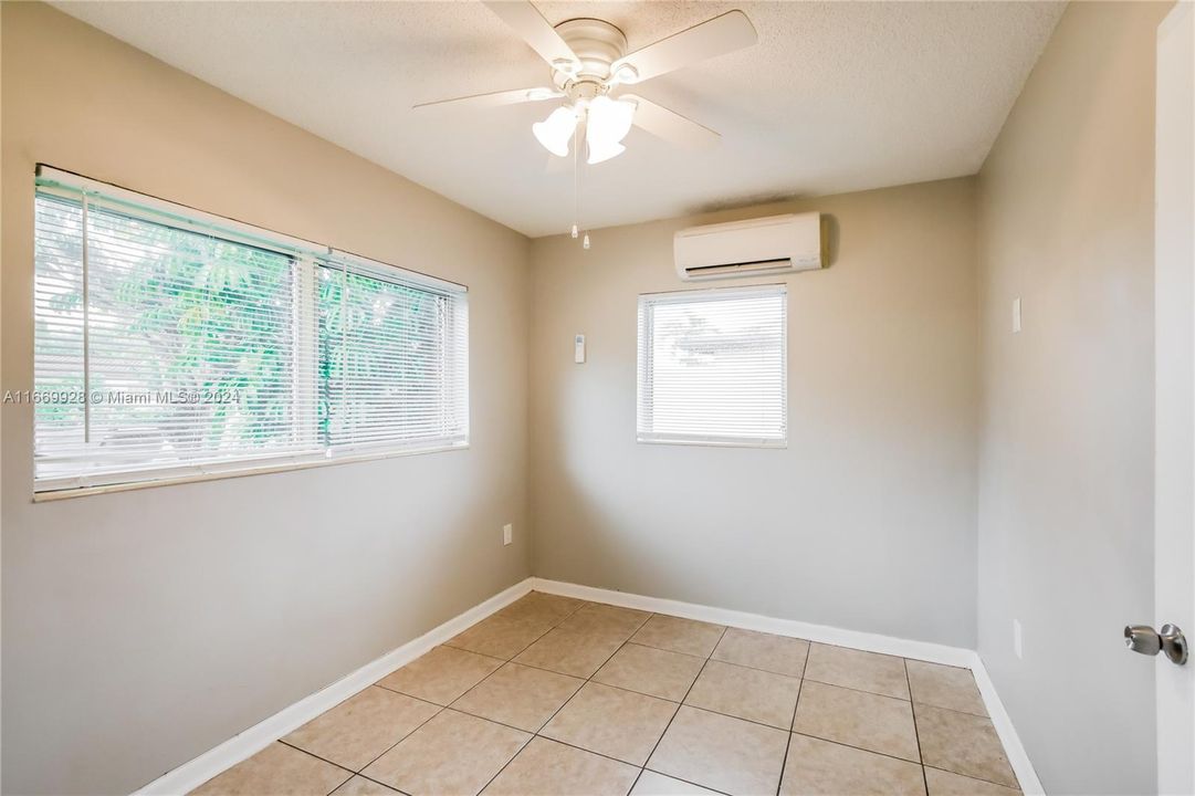 For Rent: $2,605 (2 beds, 1 baths, 748 Square Feet)