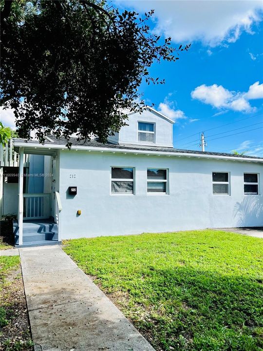 For Sale: $699,000 (3 beds, 2 baths, 1323 Square Feet)