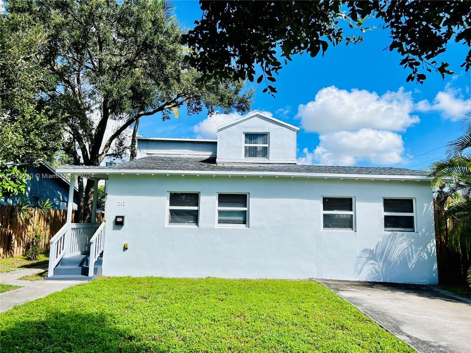 For Sale: $699,000 (3 beds, 2 baths, 1323 Square Feet)