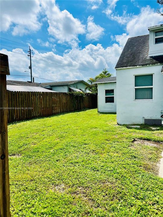 For Sale: $699,000 (3 beds, 2 baths, 1323 Square Feet)