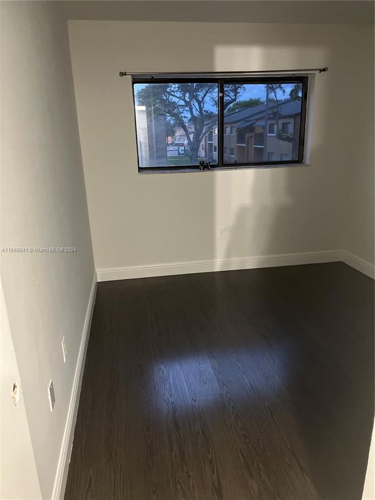 For Rent: $2,050 (2 beds, 1 baths, 784 Square Feet)