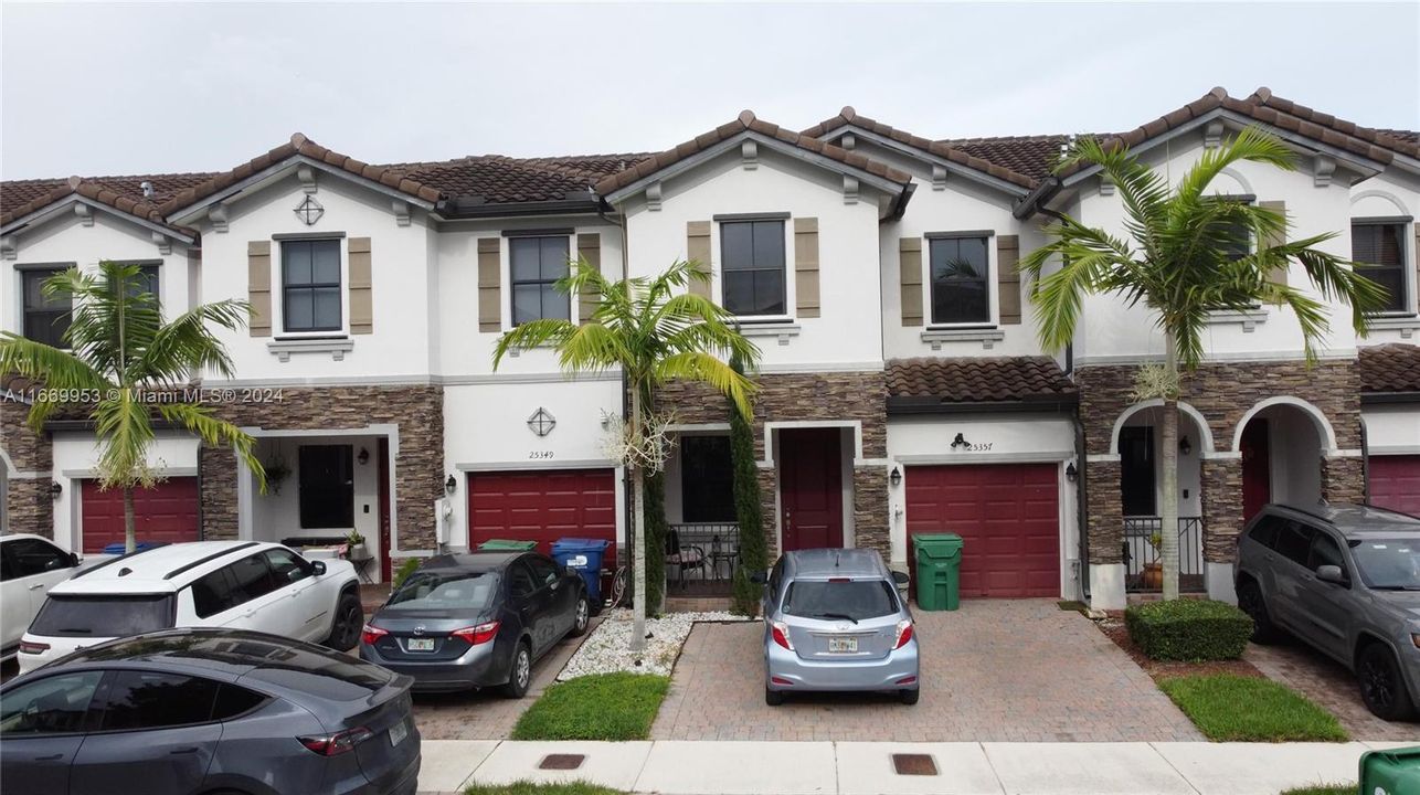 For Sale: $469,000 (4 beds, 2 baths, 1829 Square Feet)