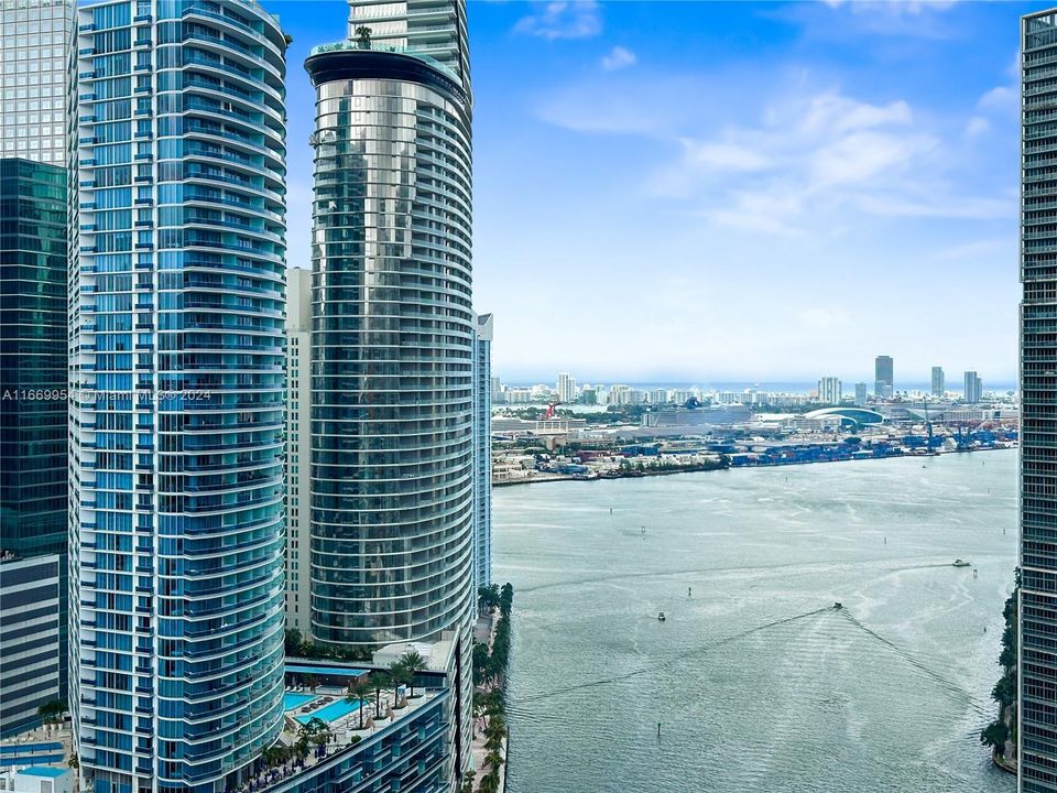 Vendido Recientemente: $748,000 (2 camas, 2 baños, 1510 Pies cuadrados)