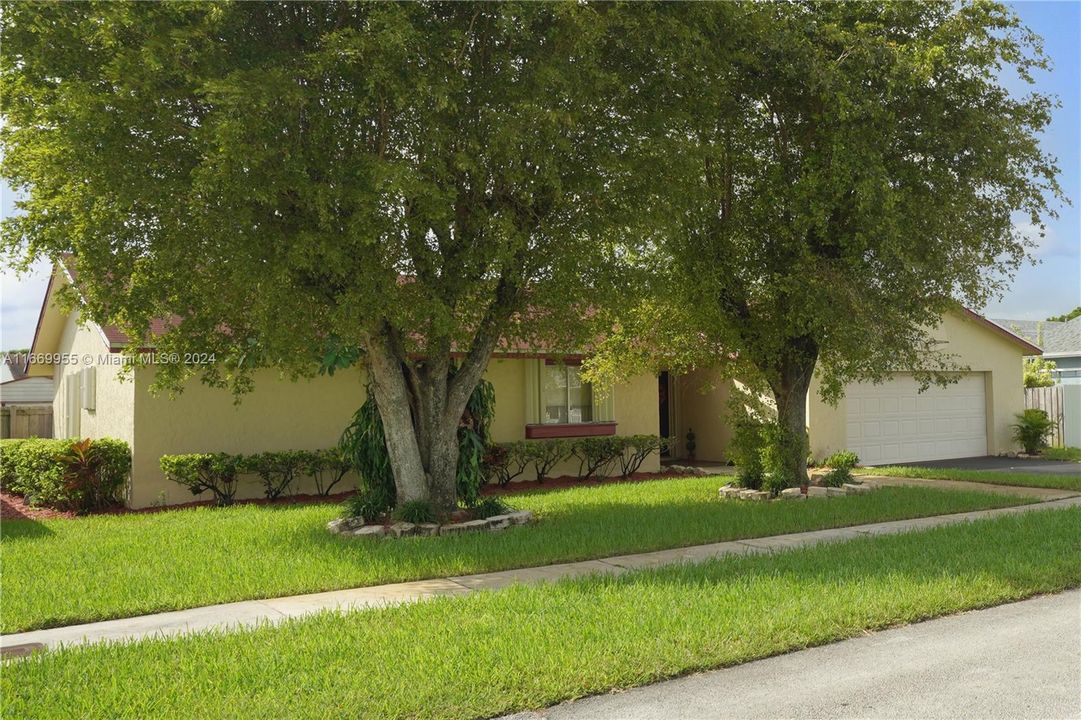 For Rent: $3,300 (3 beds, 2 baths, 1585 Square Feet)