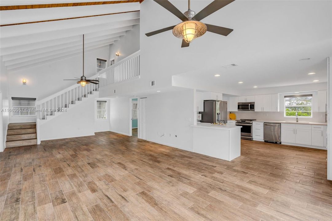 Recently Sold: $1,275,000 (3 beds, 2 baths, 1780 Square Feet)