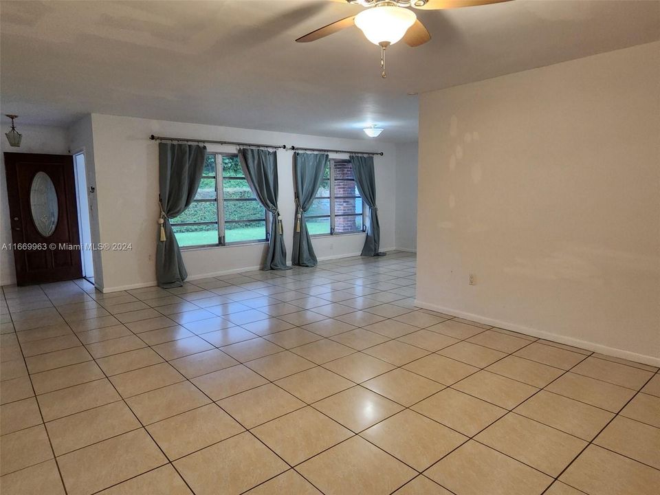 For Rent: $4,750 (4 beds, 2 baths, 2109 Square Feet)