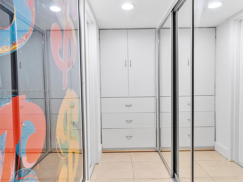 En Venta: $349,999 (1 camas, 2 baños, 710 Pies cuadrados)