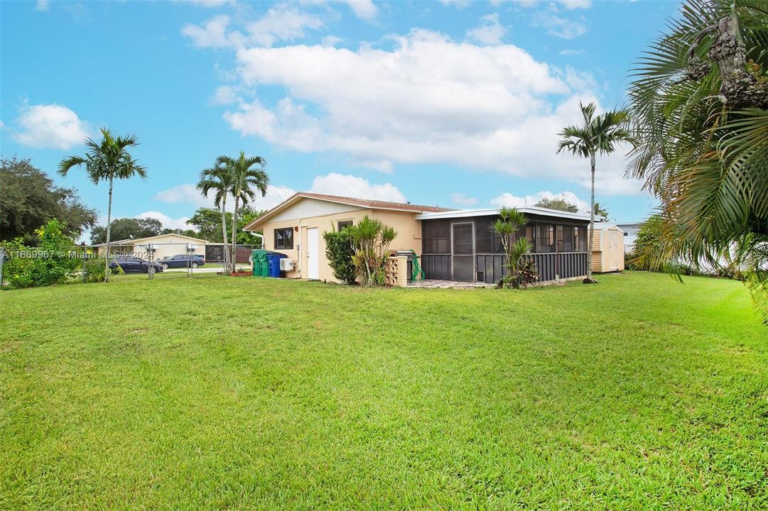 For Sale: $609,000 (3 beds, 2 baths, 1121 Square Feet)