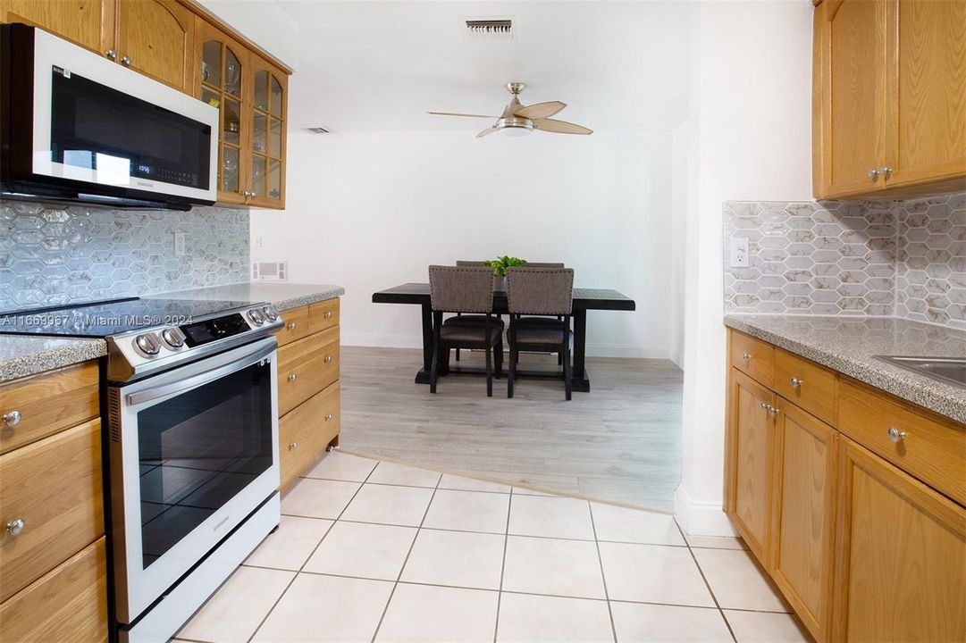 For Sale: $609,000 (3 beds, 2 baths, 1121 Square Feet)