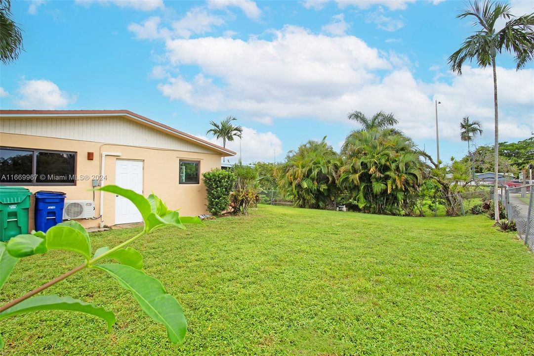 For Sale: $609,000 (3 beds, 2 baths, 1121 Square Feet)