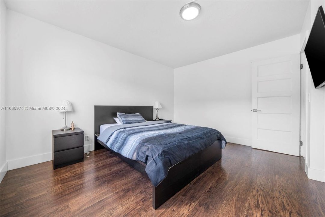 For Sale: $356,800 (2 beds, 2 baths, 1256 Square Feet)